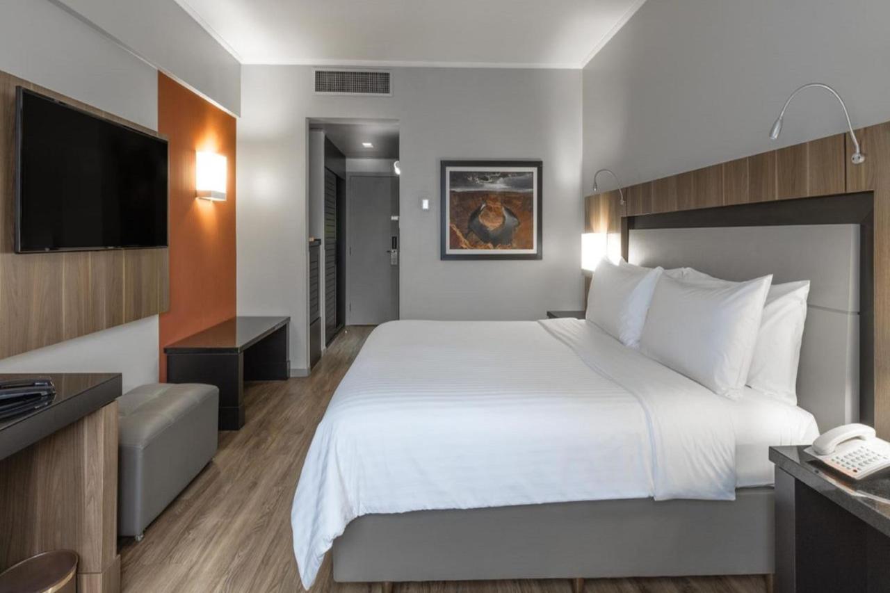 Marriott Sao Paulo Airport Hotel Guarulhos Zewnętrze zdjęcie A room at the hotel